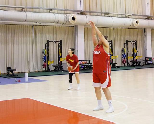 bob半岛体育官方网站-刘禹彤、杨舒予在列！中国女篮最新训练画面出炉，宫鲁鸣接受采访